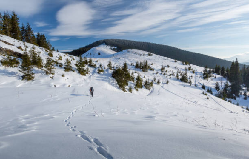 Найкращі піші маршрути Карпат для січня від легких до складних